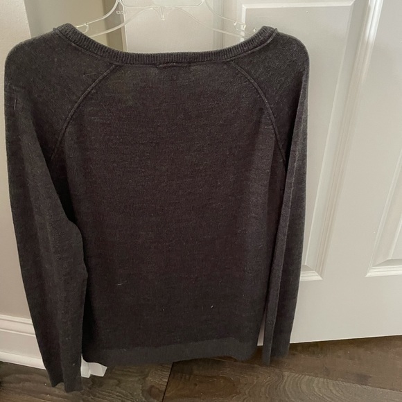 V-neck Long Sleeve Sweater XL - Picture 3 of 4